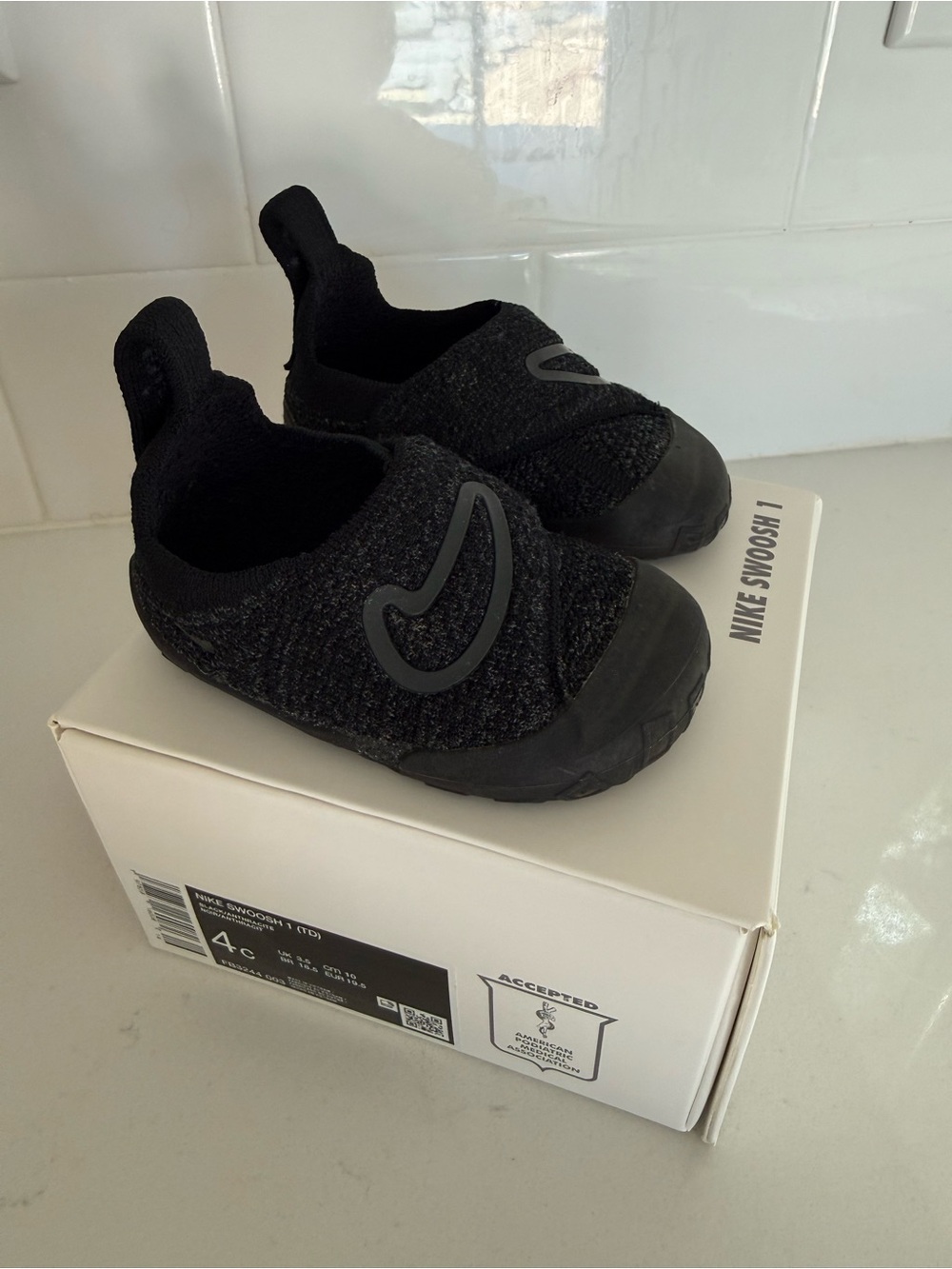 Nike Swoosh 1 4C